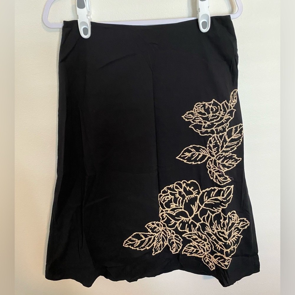 EUC White House Black Market A-line Midi Skirt in Women’s Size 8